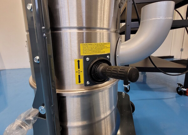 Het sterfilter kan worden geschud met de handmatige filterschudder zodat de machine goed blijft presteren