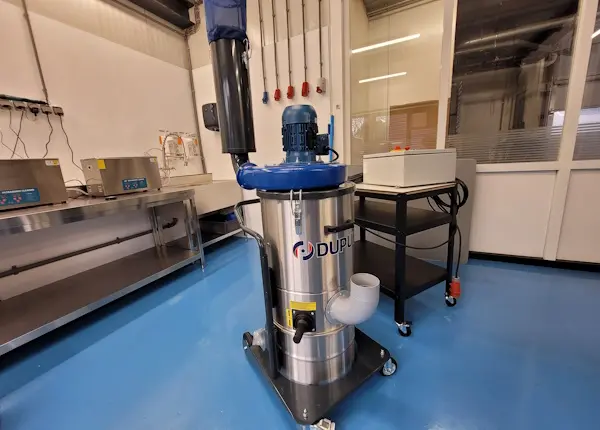 Deze afzuigunit is geschikt om aan te sluiten op leidingwerk of met een zuigarm af te stellen op een specifiek punt