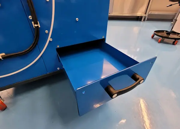 het vuil kan via een stoflade worden verwijderd