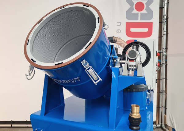 deze oliezuiger bevat 4 filters om de opgezogen olie te reinigen